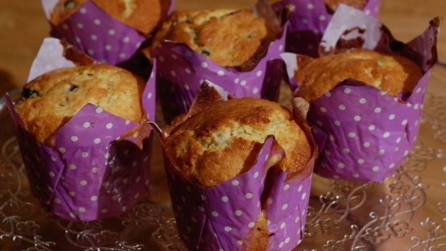 Рецепт сливочных маффинов с клюквой и вишней