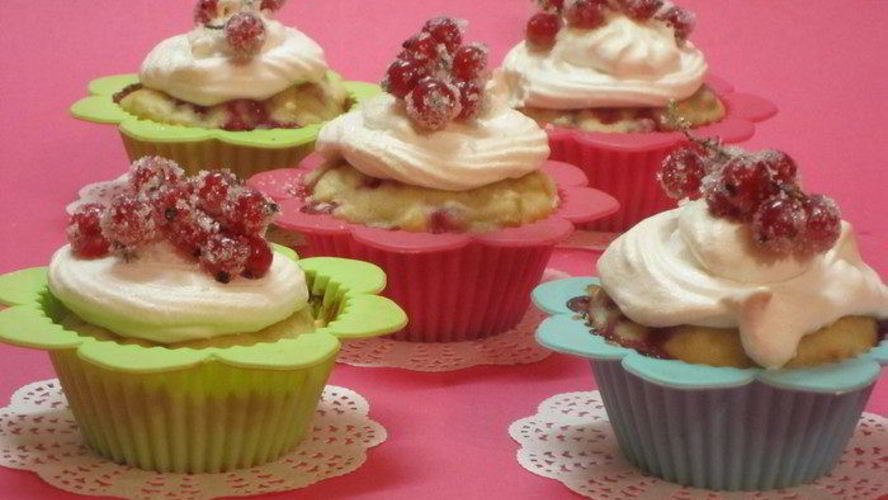 Рецепт смородиновых маффинов с безе