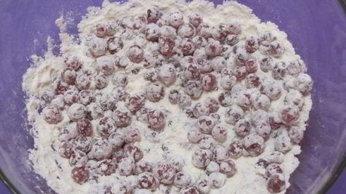 смородиновые маффины с безе