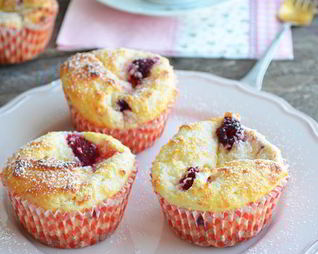 Творожные маффины с кокосом и малиной