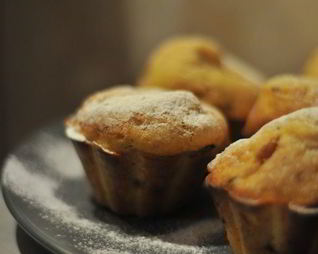 Творожные маффины с корицей и шоколадной крошкой