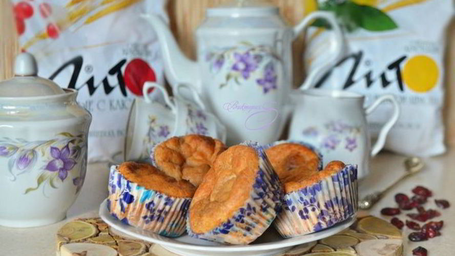 Рецепт творожных маффинов с вяленой клюквой и отрубями