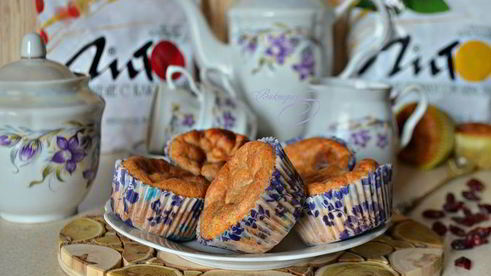 творожные маффины с вяленой клюквой и отрубями