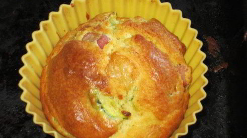 закусочные маффины с беконом и цукини