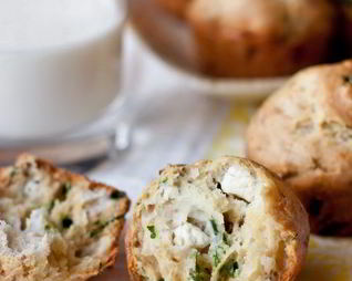 Закусочные маффины с фетой и зеленью