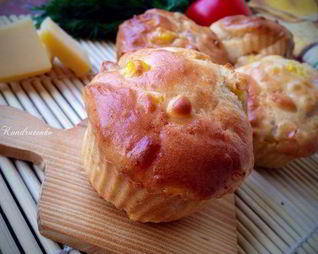 Закусочные маффины с кукурузой, беконом и сладким перцем