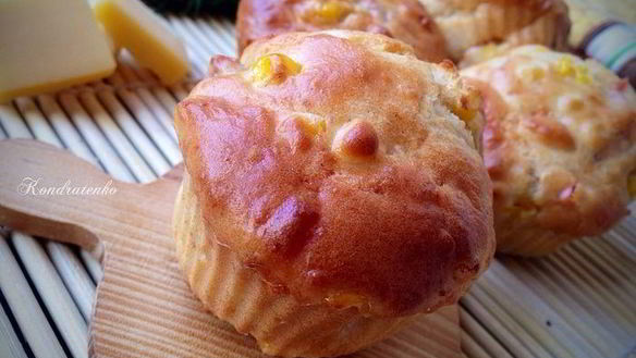 Рецепт Закусочных маффинов с кукурузой, беконом и сладким перцем