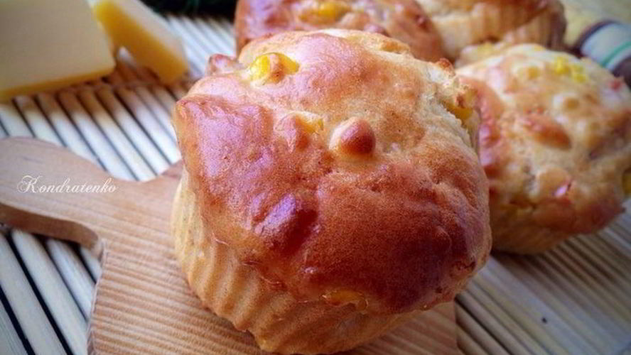 Рецепт закусочных маффинов с кукурузой, беконом и сладким перцем