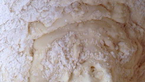 закусочные маффины с кукурузой, беконом и сладким перцем