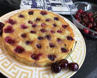 Манник с вишней