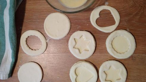 новогодние слойки с джемом