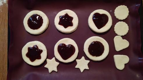 новогодние слойки с джемом