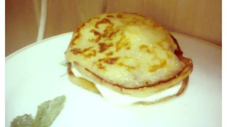 Рецепт домашних оладий с яблоками и цельнозерновой мукой