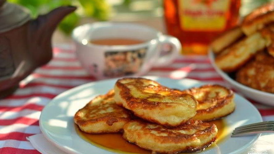 Рецепт дрожжевых оладий с яблоками