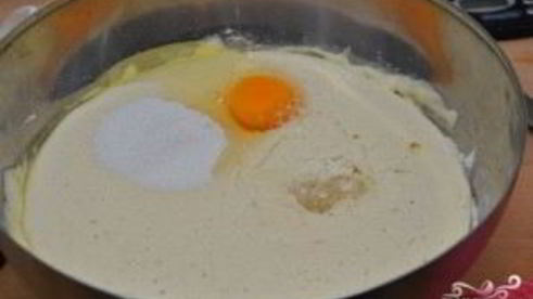 дрожжевые оладьи с яблоками