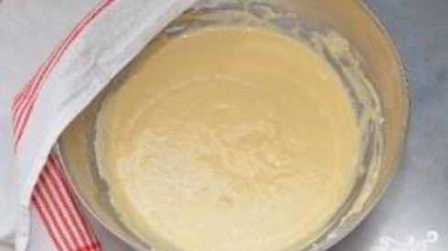 дрожжевые оладьи с яблоками