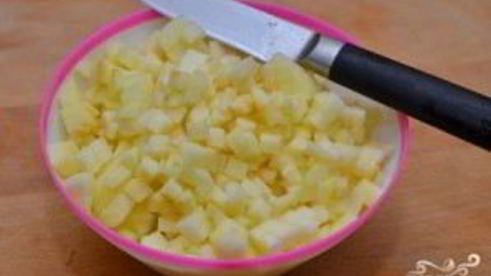 дрожжевые оладьи с яблоками