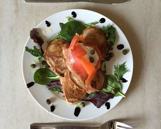 Гречневые оладьи с семгой