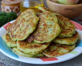 Кабачковые оладьи с сыром и зеленью