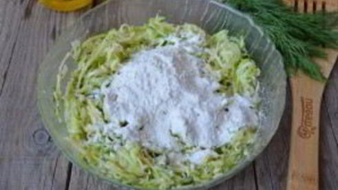 кабачковые оладьи с сыром и зеленью