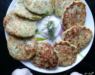 Кабачковые оладьи с творогом