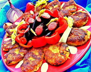 Картофельные оладьи с колбасками