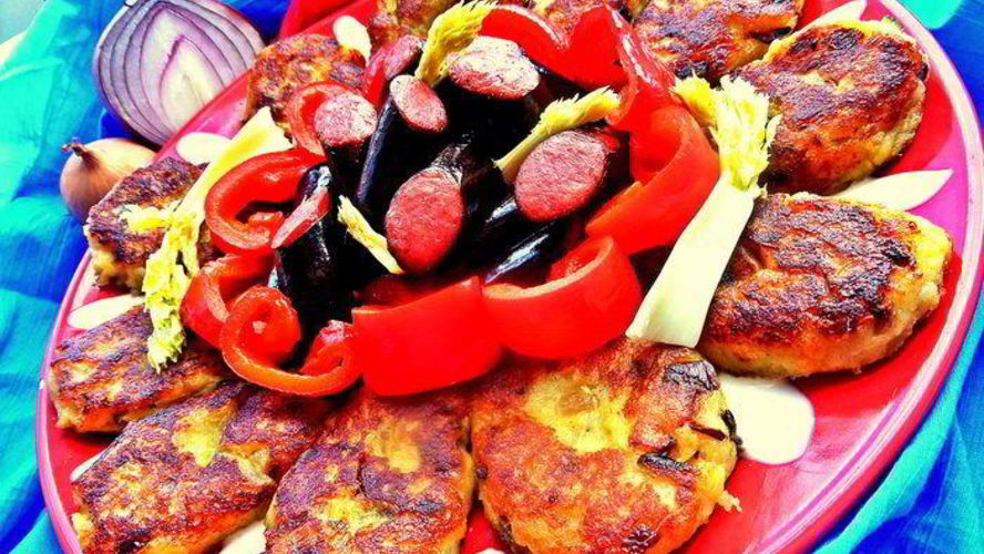 Рецепт картофельных оладий с колбасками