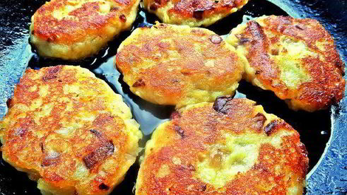 картофельные оладьи с колбасками