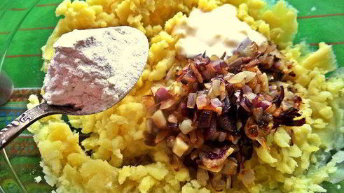 картофельные оладьи с колбасками