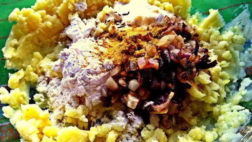 картофельные оладьи с колбасками