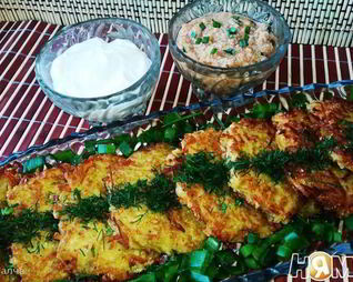 Картофельные оладьи с сазаньей икрой