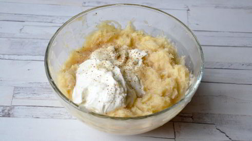 оладьи из картофельного пюре на сметане