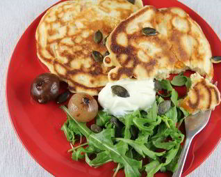 Оладьи с тыквой, козьим сыром и розмарином