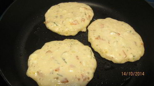 оладьи с тыквой, козьим сыром и розмарином