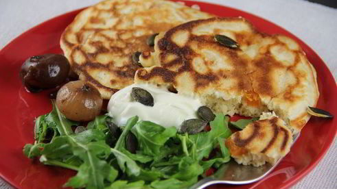 оладьи с тыквой, козьим сыром и розмарином