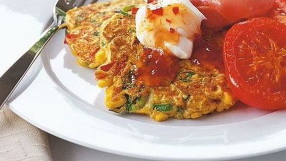 Рецепт Оладий со сладкой кукурузой, томатами и беконом