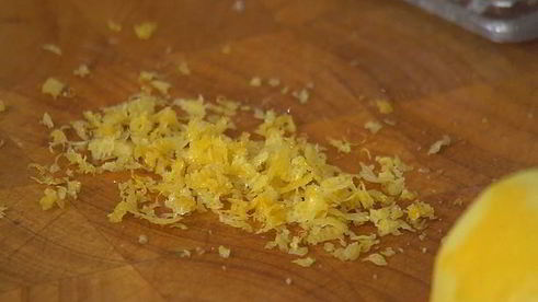 яблочные оладушки с грецкими орехами и изюмом