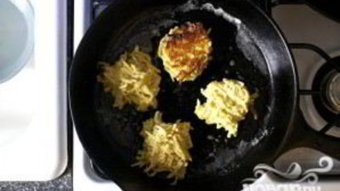 яблочные оладьи