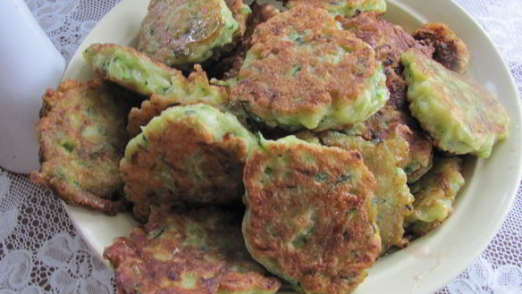 Рецепт Золотистых оладий из кабачков