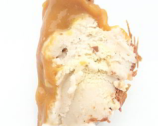 Банановое мороженое с печеньем, шоколадной стружкой и карамельной прослойкой