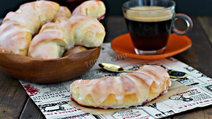 Рецепт дрожжевых рогаликов с джемом