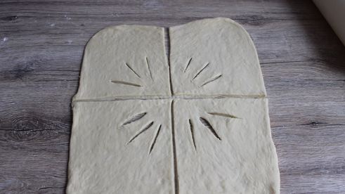 дрожжевые рогалики с джемом