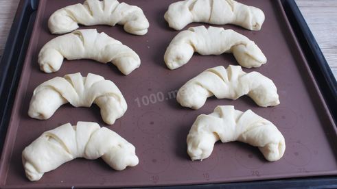 дрожжевые рогалики с джемом