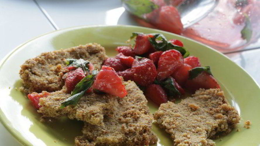 Рецепт кукурузного печенья с клубничным соусом