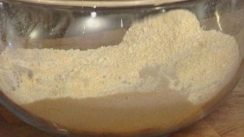 кукурузное печенье с клубничным соусом