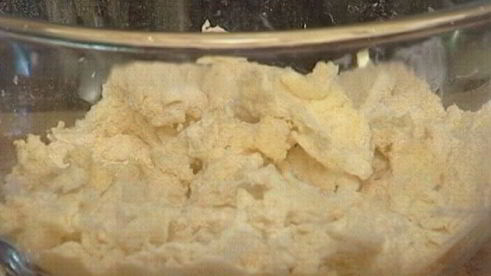 кукурузное печенье с клубничным соусом