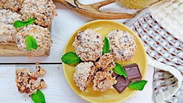 Рецепт Печенья с кокосом, орехами и шоколадом
