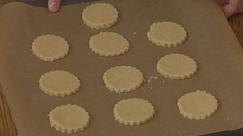 печенье с малиновым джемом