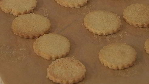 печенье с малиновым джемом