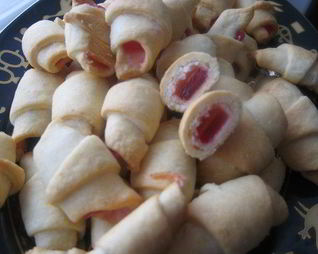 Рассыпчатые рогалики Вкус детства на сметанно-дрожжевом тесте